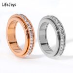 Thermogenic moissanite spinner ring