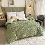 Thickened insulation hibiscus winter quilt